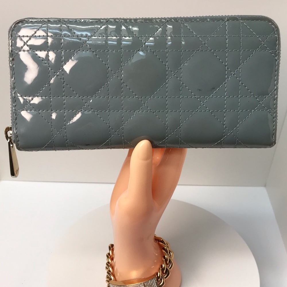 DIOR Cannage Quilted Zip Around Wallet 😍
